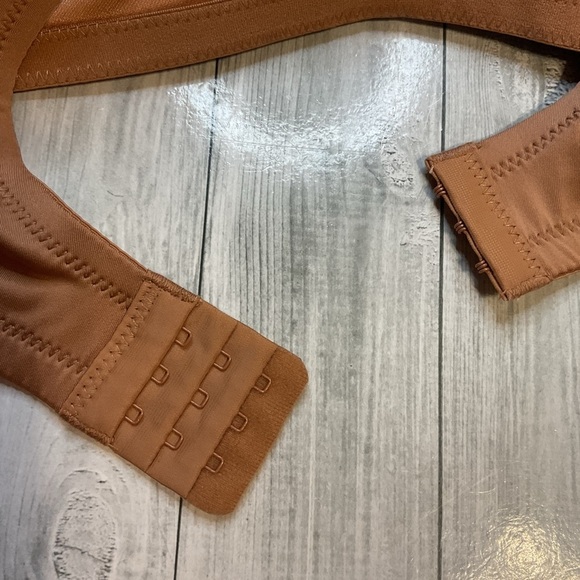 Ellen Tracy Seamless Tan Bra 36C - Picture 4 of 7